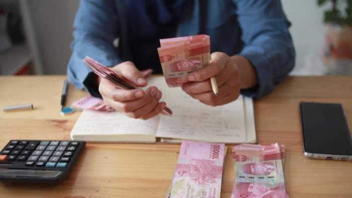 Apakah kenaikan UMR Surabaya 2025 menggunakan PP 36?