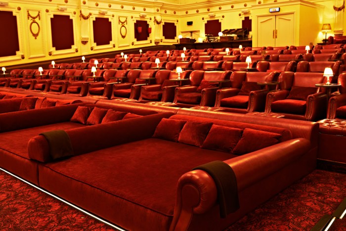 Film bioskop 1 Januari 2025 jadwal tayang di Surabaya
