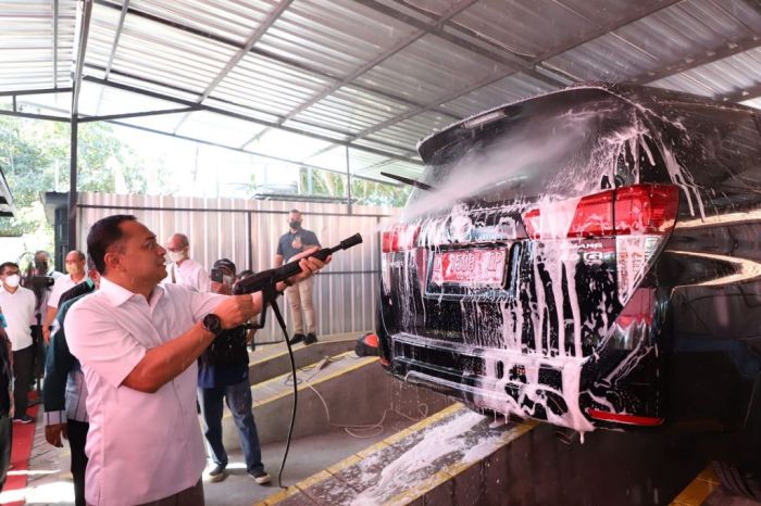 Bagaimana kenaikan UMR Surabaya 2025 dihitung?