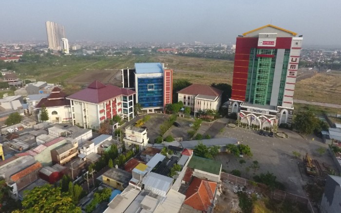 Apa saja faktor yang mempengaruhi UMR Surabaya 2025?