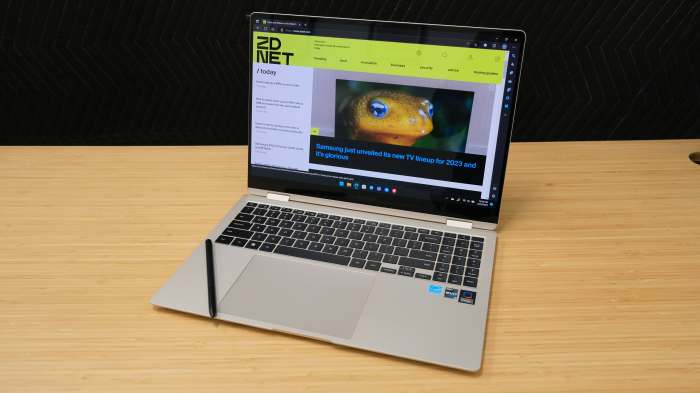 Layar Lipat Samsung Galaxy Book3 Pro 360