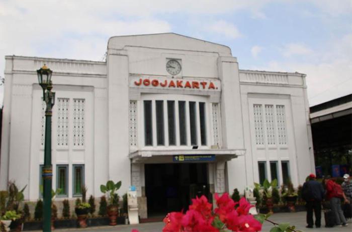 UMR Surabaya 2025 dan pembangunan daerah
