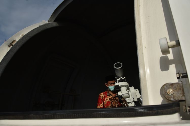 Berapa Ketinggian Hilal Idul Fitri 2025