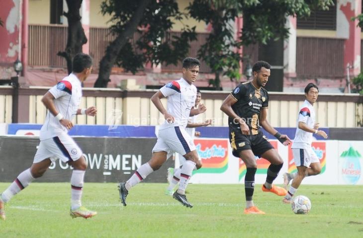 Apa rekor pertemuan head-to-head antara Dewa United dan Arema FC?
