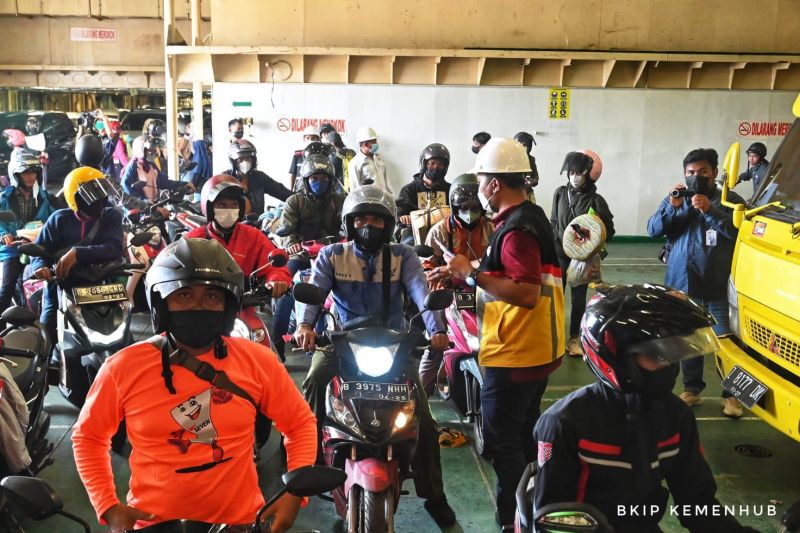 Truk Dilarang Melintas Lebaran  2025