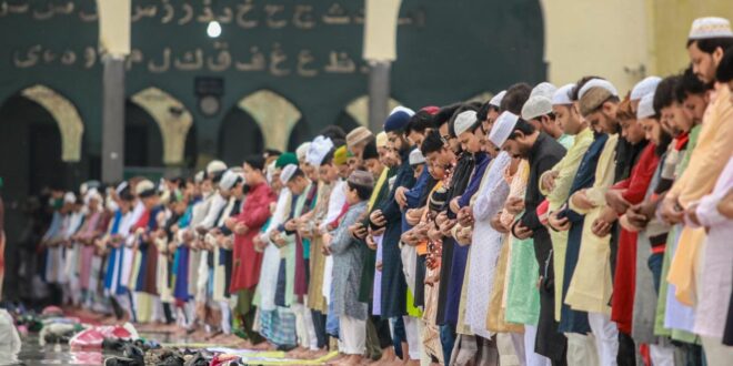 Eid fitr ul ramzan ramadan muslims celebrated namaz adha gaiety origins festivals world around mubarak fervour muslim masjid pti