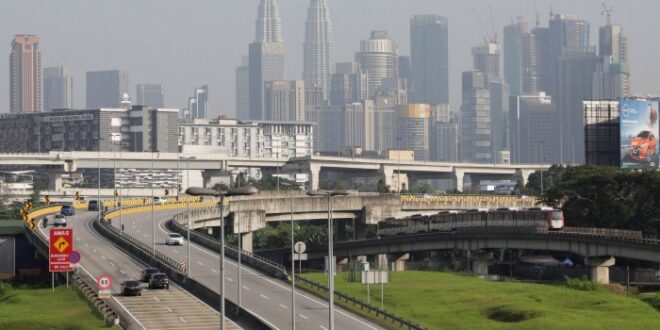 Kenapa THR Maret 2025 Dipotong Pajak