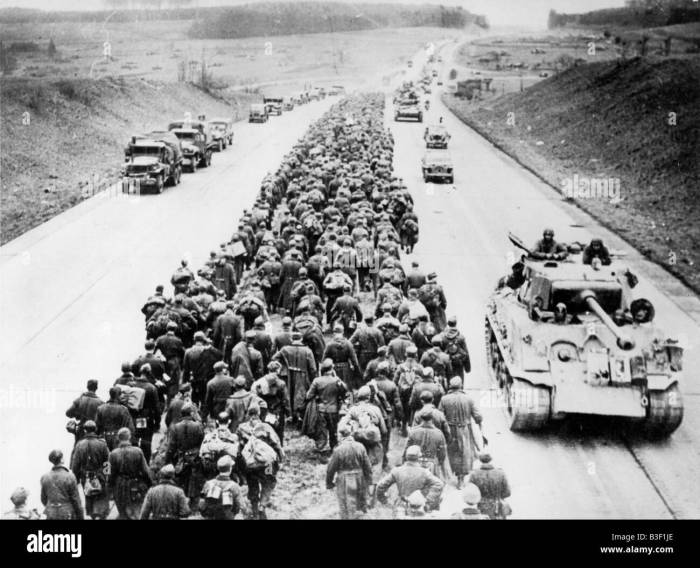 1945 streets upadek berlina allied debris cleared saksassa valtiot bundesarchiv Peristiwa 1 Maret 1945
