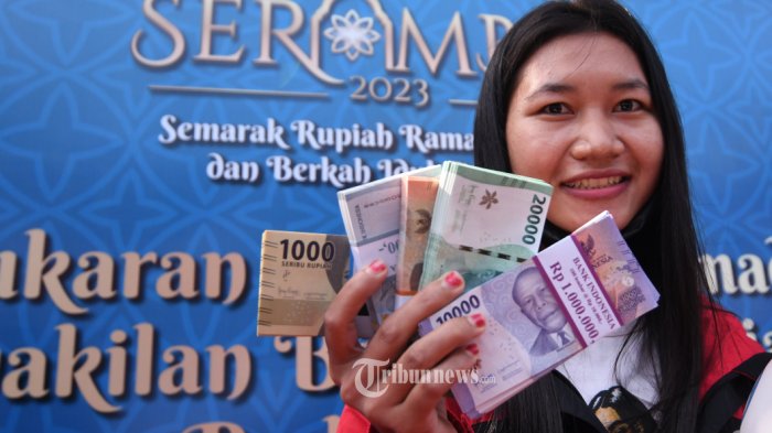 Foto Uang THR Maret 2025 Lebaran