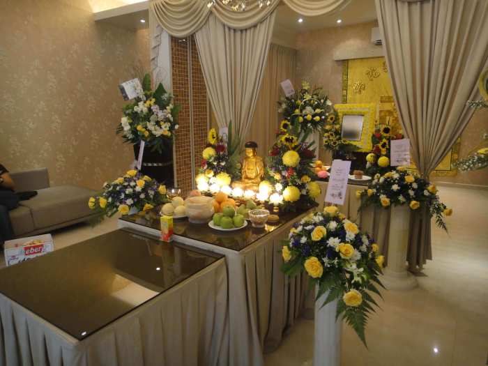 Arrangements flower orchid floral arrangement flowers funeral purple orchids church triangle tropical ideas design designs altar silk green hogarth white Contoh Papan Bunga Duka Cita