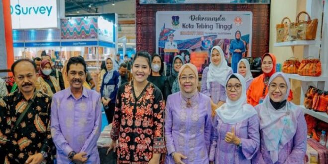 Pulau ketek tebing lompat barat coba sumatera berani liburan sungai kawasan pisang okezone padang