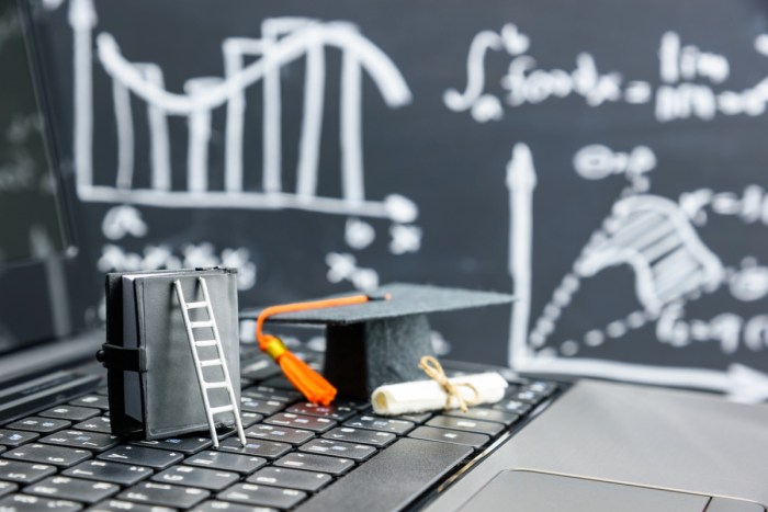 Refinery engineer compressor industria petrolio raffineria olio lavoratore graduates prospects fresh pipes malaysia reti fittings properly articles pipelines towers Lulusan Manajemen Kerja Apa 2025