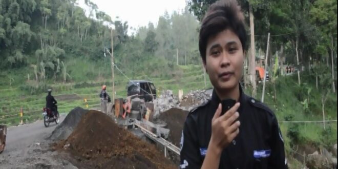 Straight News Contoh