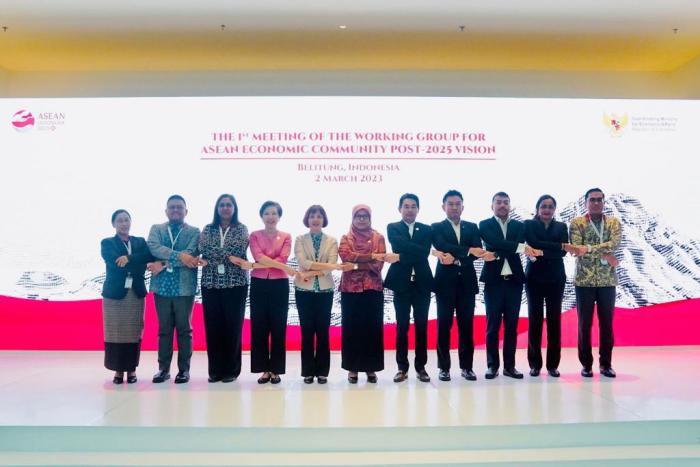 Asean economic integration way community 2025 goals roundup december november vision aec work theaseanpost Asean economic integration way community 2025 goals roundup december november vision aec work theaseanpost