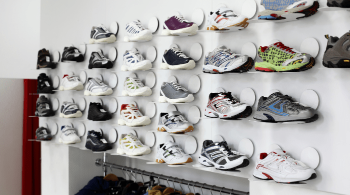 Sample sale shoe box inside spring Sample sale shoe box inside spring